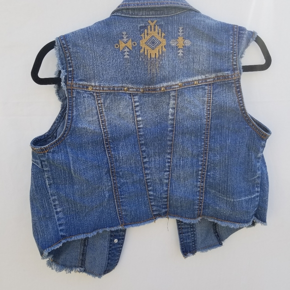 Denim Vest 🎁 - Picture 2 of 5